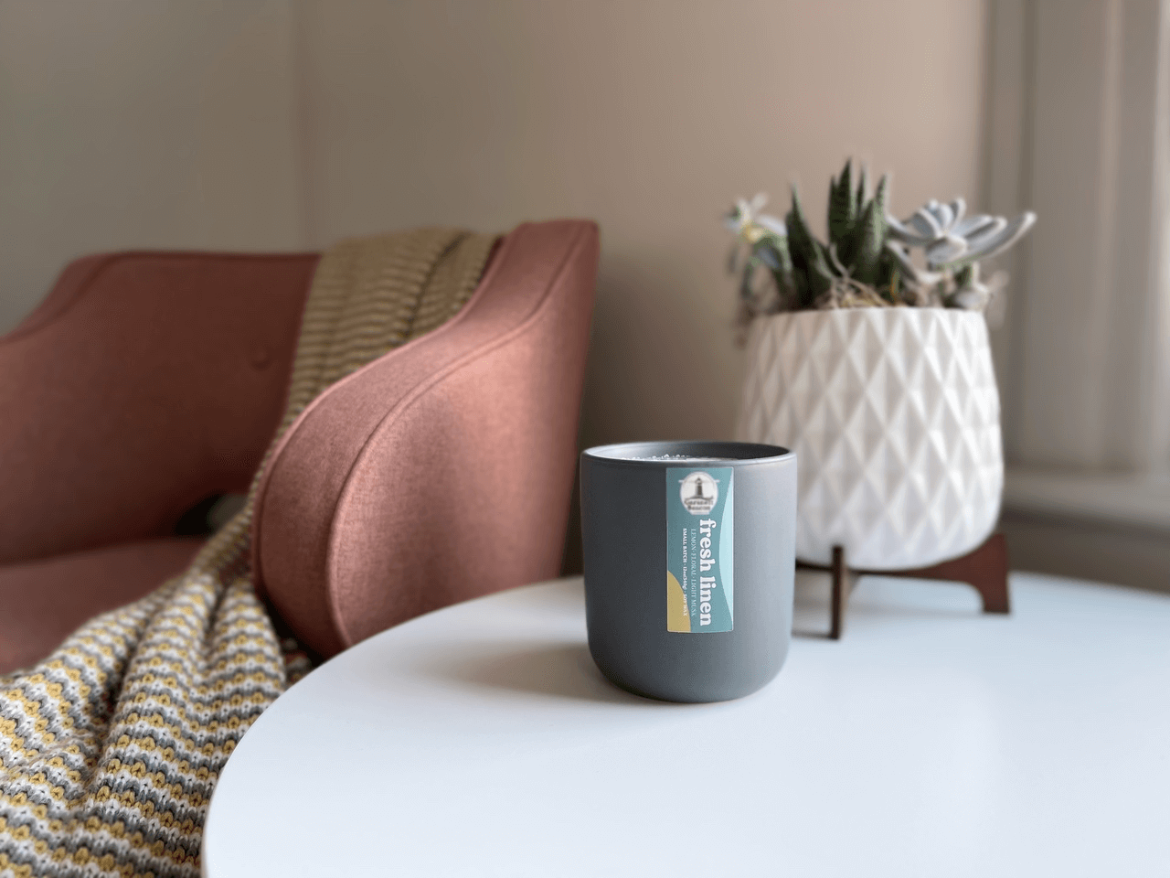 Lemon Linen Floral Ozone Light Musk scented candles called Fresh Linen in glass ceramic tin and wax melts