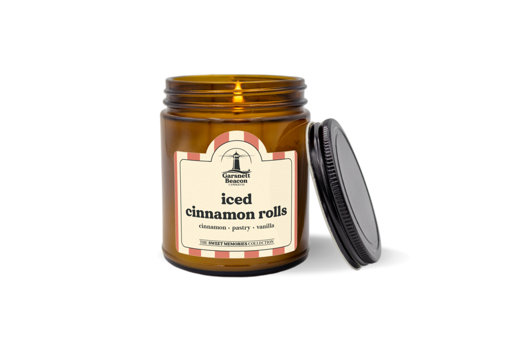 Iced Cinnamon Rolls Candle - Cinnamon, Pastry, Vanilla Scent